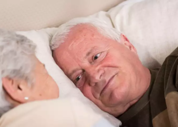 Meshkujt mbi 50 vjeç duhet të provojnë këto mënyra të thjeshta për të përmirësuar jetën e tyre seksuale