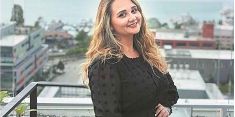 “Ilegale në vendin ku linda”, Greqia i kërkon 27-vjeçares me origjinë shqiptare vizë për t’u futur pas kthimit nga SHBA ku ishte me studime (Historia)