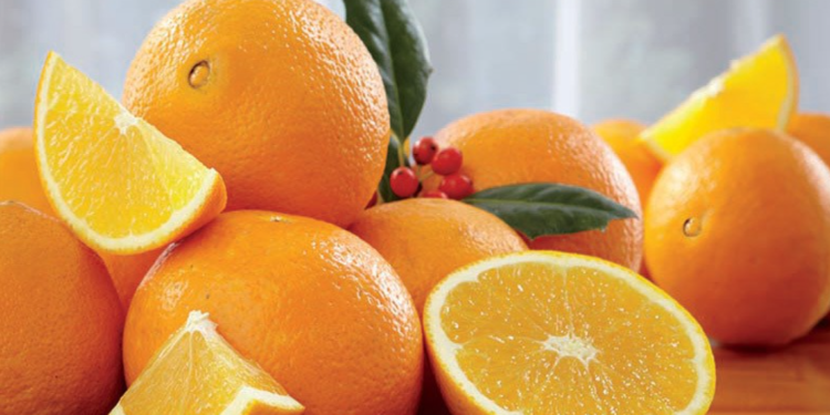 ‘Çmenden’ katër kinezë, hanë 30 kilogram portokaj në aeroport sepse nuk pranuan të kryenin pagesë shtesë në aeroport