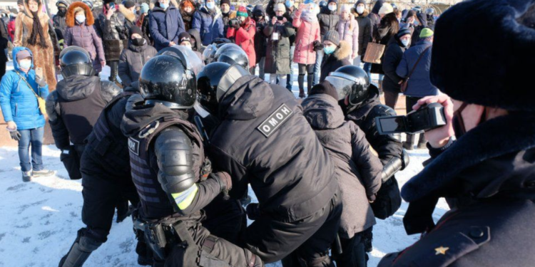 Nisin protestat në Rusi, kërkohet lirimi i liderit të opozitës