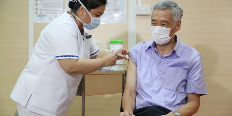 Vaksinohet kryeministri i Singaporit, bën thirrje qytetarëve që ti përgjigjen nismës