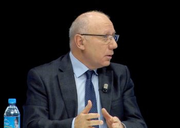 Flet mjeku i njohur, ja çfarë i ndodh trupit kur bën vetëm një dozë të vaksinës anti-Covid