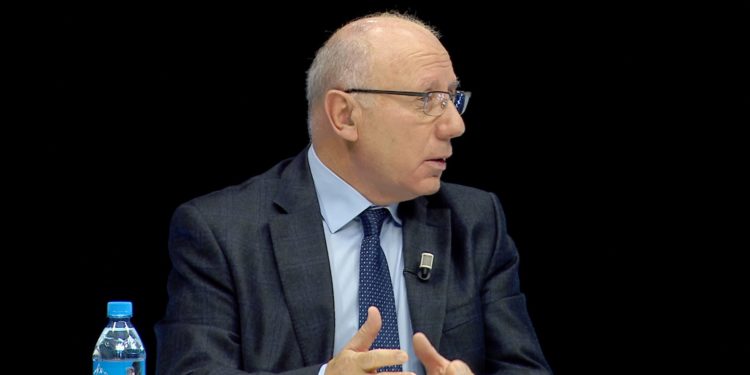 Flet mjeku i njohur, ja çfarë i ndodh trupit kur bën vetëm një dozë të vaksinës anti-Covid