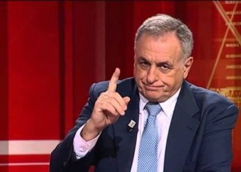 Ish-deputetit të PD në Gjirokastër nuk i del e keqja për ardhjen e vaksinës anti-Covid në Shqipëri: “Odise” e mbushur me mister dhe parregullsi ligjore, të kërkohet verifikim laboratorik i vaksinave