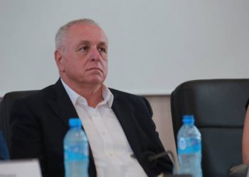 Tritan Shehut nuk i del e keqja me Ramën për vaksinën e Covid: Mos u përpiq si lypsar, por si shtet serioz!