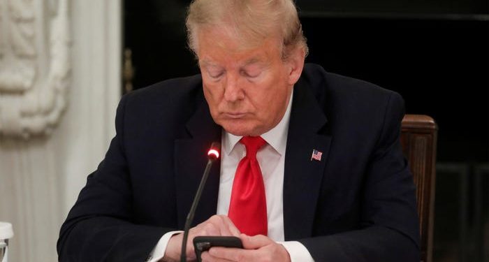 Vijon censura ndaj Trump, Youtube i mbyll kanalin për një javë