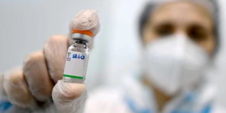 Hungaria vendi i parë i BE që miraton vaksinën kineze kundër Covid