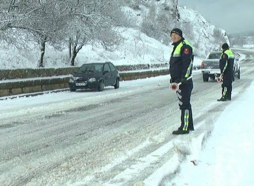 Borë në veri dhe shi në jug/ Ja si paraqitet situata e rrugëve në vend! Apeli për drejtuesit e mjeteve