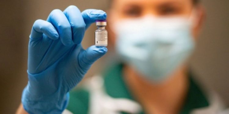 Edhe pasi ke bërë vaksinën, 3 arsye pse mund të infektohesh sërish me Covid