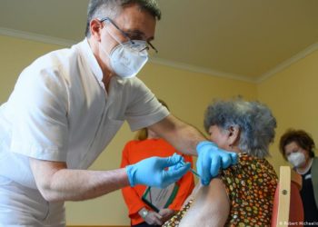 Çfarë rreziqesh dhe efektesh anësore dihen për vaksinat e Covid (Të gjitha detajet)