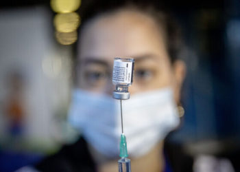 COVID-19 në Izrael/ Nis vaksinimi edhe ndaj adoleshentëve