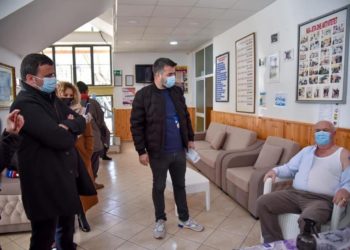 Nis vaksinimi i mjekëve dhe i të moshuarve në Gjirokastër