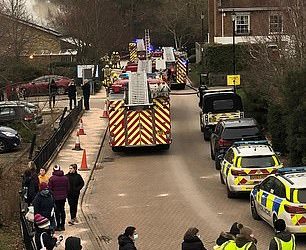 Zjarri përfshin qendrën e vaksinimit, evakuohen personat në radhë