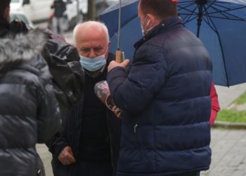 Flet babai i gjykatëses Enkeleda Hoxha: Jam i ndershëm! Vajza fle në një divan me dërrasa