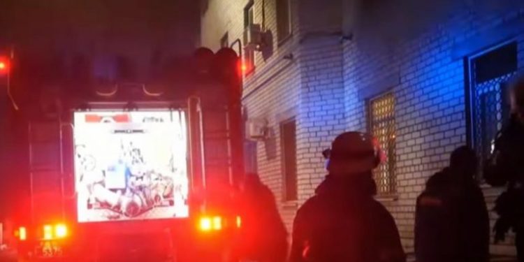 Shpërthen zjarri në spitalin COVID në Ukrainë, humbin jetën tre pacientë dhe një mjek