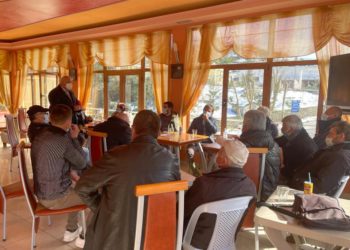 Tritan Shehu bërtet në FB për pandeminë, por vetë nuk i zbaton masat kufizuese në takimet elektorale (FOTO)