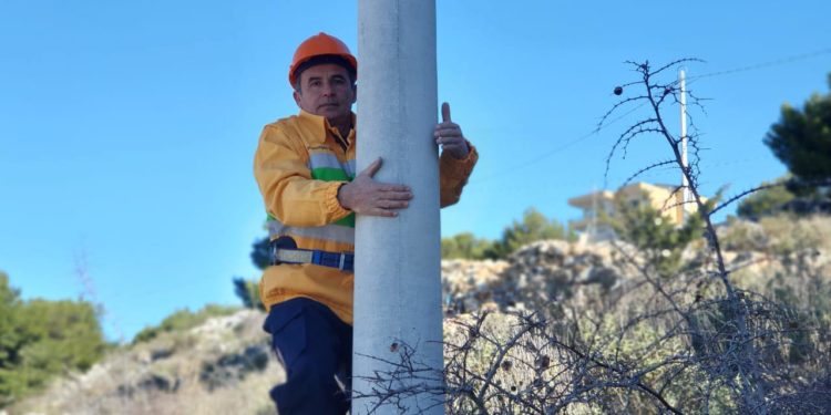 Deputeti i PS-së prezanton ‘Dedën’ e Sarandës (FOTO)