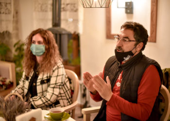 Çuçi takon gratë e vajzat që kanë biznese në Pazarin e Gjirokastrës: Krizën e Covid ta kthejmë në një mundësi për t’u ringritur