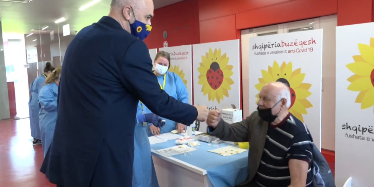 Nis vaksinimi i personaliteteve, Rama-Alfred Moisiut: Si je gjigant!