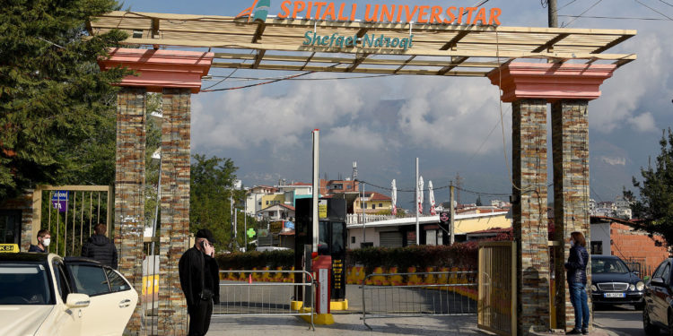 Ngjarje e rëndë/Covid i merr jetën 28-vjeçares, pak ditë më parë kishte sjellë në jetë fëmijën e tretë