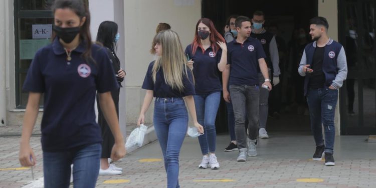 Rihapet portali për aplikimet e maturës/Maturantët kanë afat të aplikojnë deri në këtë datë