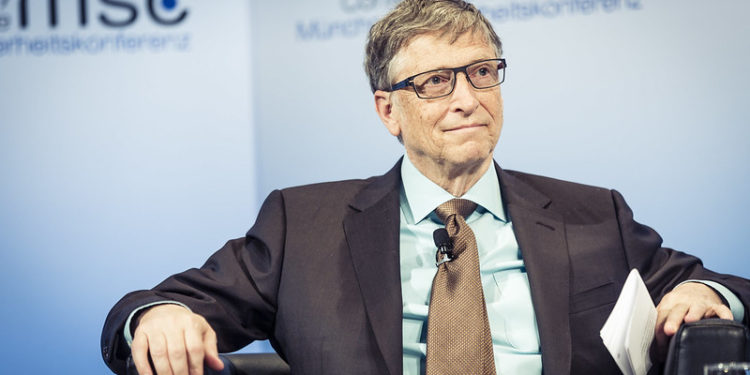 Bill Gates merr dozën e dytë të vaksinës, sipas tij në pranverë mund t’i rikthehemi normalitetit