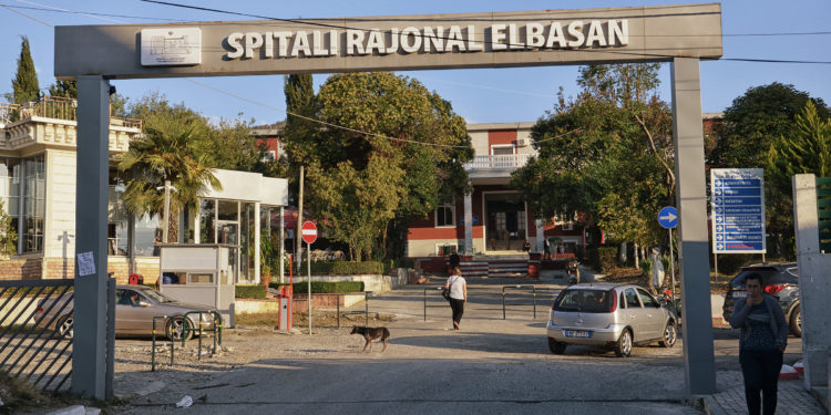 Hapet pavioni Covid në spitalin rajonal të Elbasanit, shtrohen 5 pacientët e parë