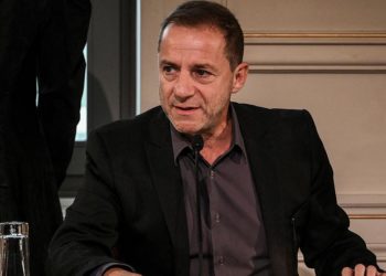 Dyshohet se përdhunoi një 14 vjeçar, policia arreston ish-drejtorin e Teatrit Kombëtar