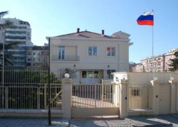 Rusia “hakmerret”, dëbon diplomatin shqiptar në Rusi