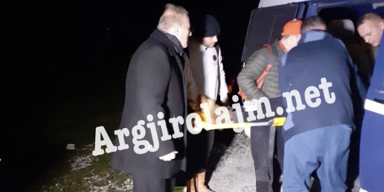 Dalin pamjet nga operacioni i shpëtimit në malin e Morganës, prefekti i Gjirokastrës bashkë me policinë marrin me barrelë 17-vjeçarin (FOTO)