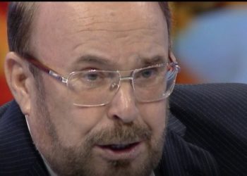 Nano tregon çfarë ndodhi në burgun e Tepelenës mes tij dhe priftit amerikan