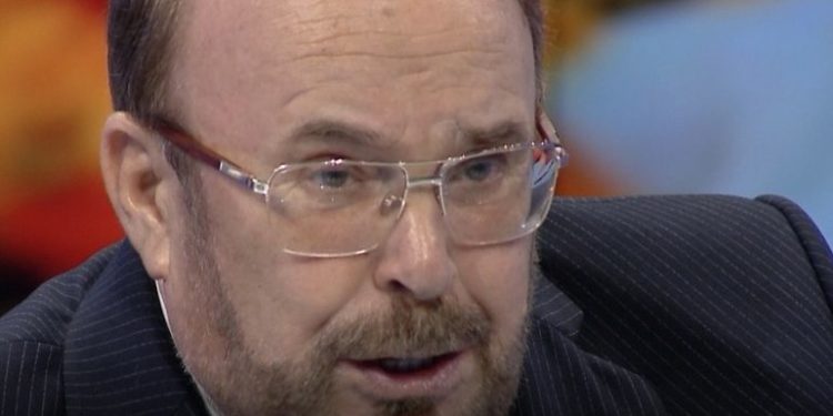 Nano tregon çfarë ndodhi në burgun e Tepelenës mes tij dhe priftit amerikan