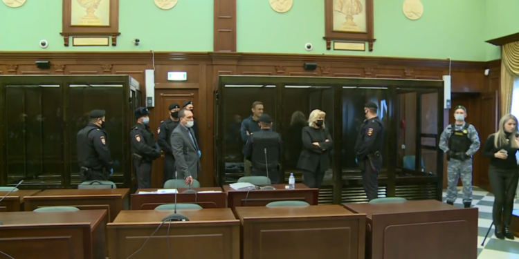 Regjimi i Putin dënon me burg liderin e opozitës, Alexey Navalny