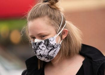 Maskat me disa shtresa rrisin mbrojtjen ndaj Covid-it, ja çfarë rekomandojnë ekspertët