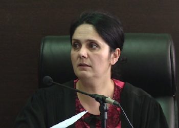 Nga divorci, tek fëmija me një prokuror e lidhja “intime” me avokatin që e “komandonte”, historia e gjyqtares që ra në “rrjetën” e SPAK