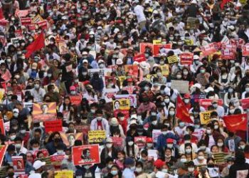 Protesta masive kundër juntës ushtarake në Mianmar