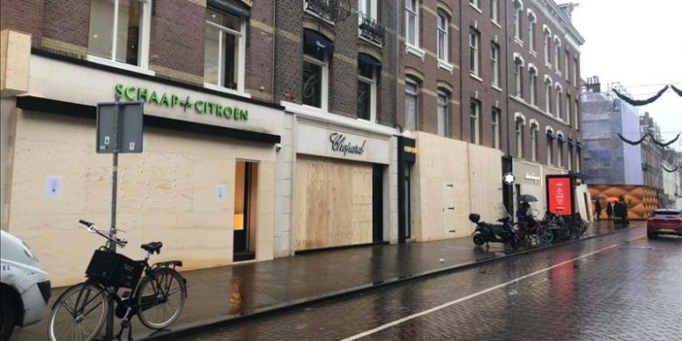 Gjykata holandeze urdhëron që qeveria të heq orën policore