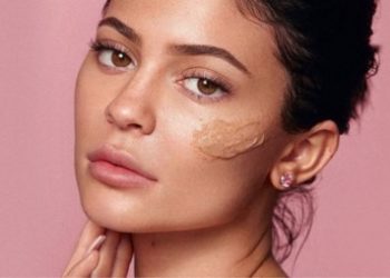 Sekreti i Kylie Jenner për të patur një lëkurë të pastër
