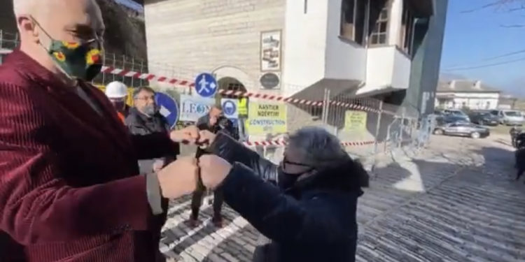 Rama takon “heroinën e PS në Fier”, qytetarja: O të vdes motra jote, do ta marrësh mandatin e tretë