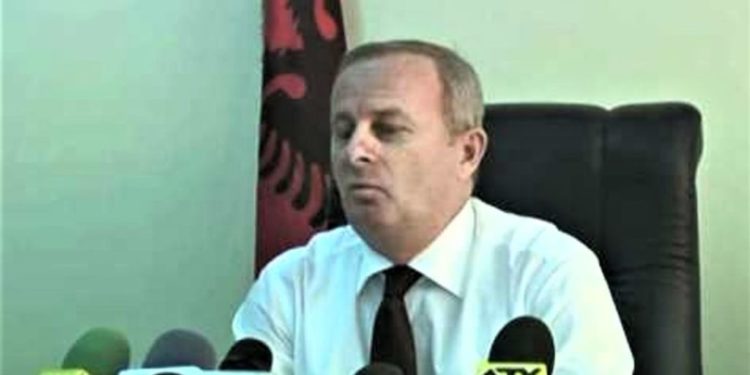 Covid i merr jetën ish-prefektit të Vlorës