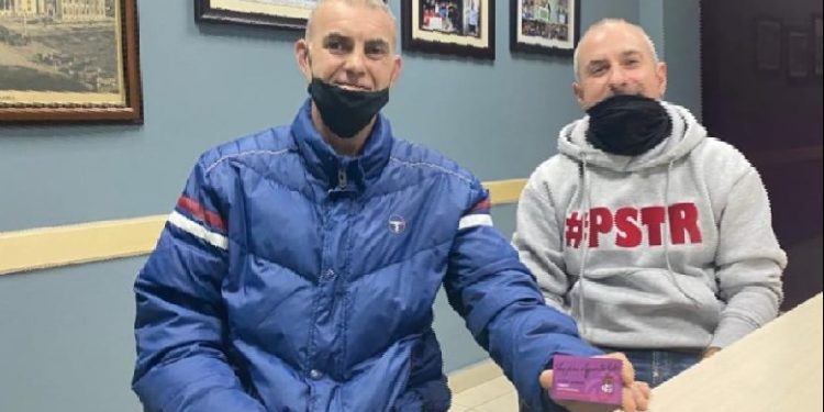 Djali i xhaxhait të Lulzim Bashës anëtarësohet në PS