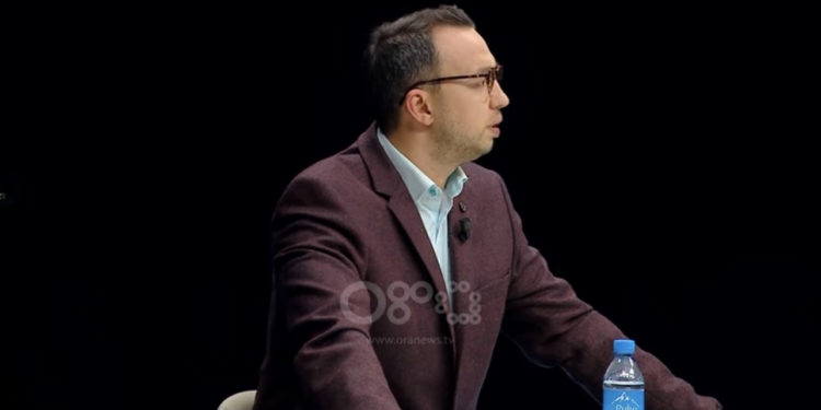 Gazetari zhgënjehet nga PD: Puna e komisionit u rrëzua me caktimin e Tritan Shehut në Gjirokastër (VIDEO)