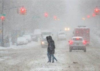 Stuhi e madhe dëbore godet bregdetin lindor të SHBA, ndërpriten fluturimet dhe vaksinimi