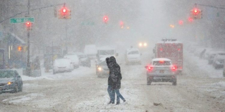 Stuhi e madhe dëbore godet bregdetin lindor të SHBA, ndërpriten fluturimet dhe vaksinimi