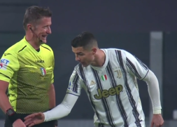 Video/ Ronaldo nuk i beson arbitrit, kërkon ta shoh vetë orën