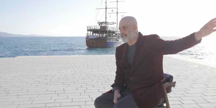 Rama shpalos projektet në Lungomaren e Sarandës: Do rritet vlera e pasurisë së patundshme, ekonomia rritet nga ankorimi i qindra jahteve