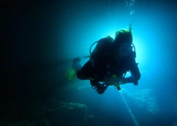 Aksidenti në Gjirokastër, priten polumbarët e RENEA-s për të nxjerrë elektriçistët nga lumi