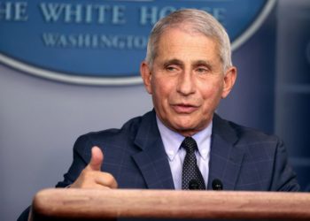 Dr. Fauci: Dy persona të vaksinuar mund të mblidhen e të rrinë bashkë