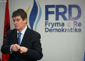 Një ditë pas marrëveshjes me PD-në, Bamir Topi jep dorëheqjen nga FRD