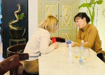 Fushata, Monika Kryemadhi takim ‘kokë më kokë’ me gruan e Bashës